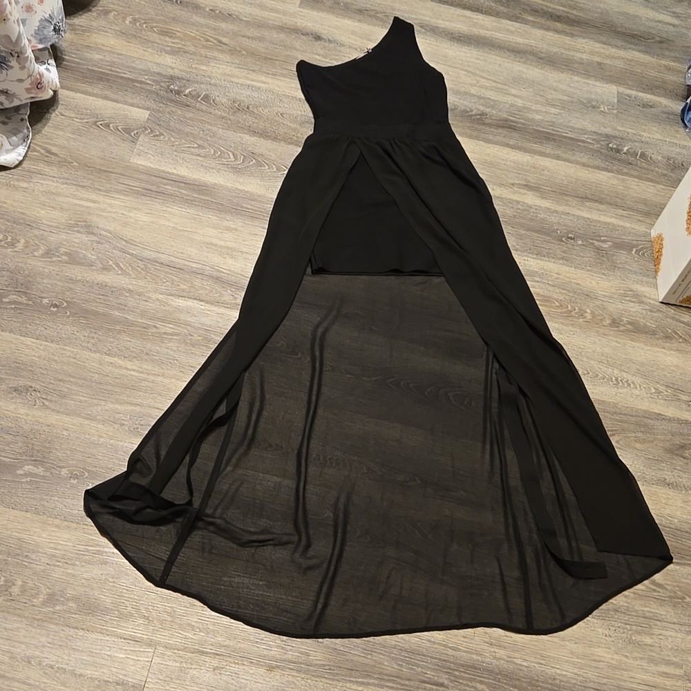 Stretta black one shoulder mini/maxi sz small